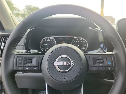 New 2025 Nissan Pathfinder SL image 9