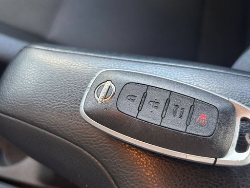 Used 2025 Nissan Versa SV FWD image 20
