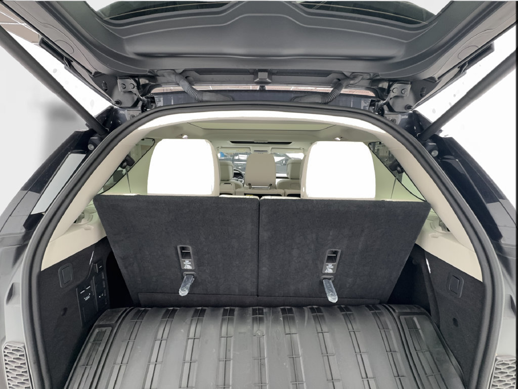 Used 2025 Land Rover Discovery S AWD/4WD image 19