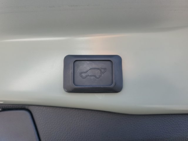 Used 2020 Toyota RAV4 XLE Premium w/ All Weather Liner Package FWD image 10