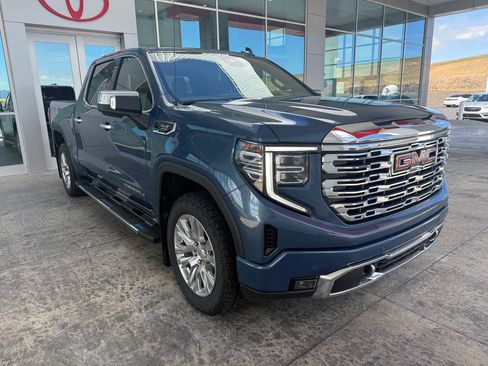Used 2025 GMC Sierra 1500 Denali w/ Technology Package AWD/4WD image 2