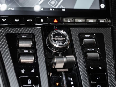 Used 2025 Aston Martin DB12 Coupe image 31