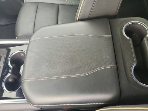 Used 2025 Chevrolet Tahoe Premier AWD/4WD image 18