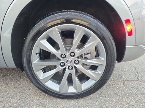 Used 2023 Buick Envision Avenir image 35