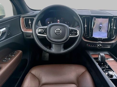 Used 2023 Volvo XC60 B5 Plus w/ Climate Package AWD/4WD image 5
