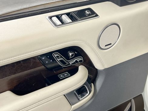 Used 2020 Land Rover Range Rover HSE image 17