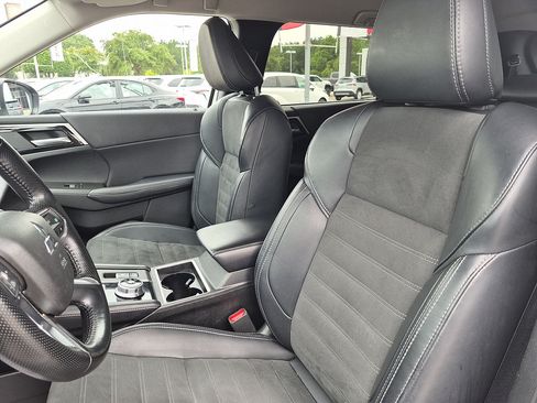 Used 2024 Mitsubishi Outlander SE FWD image 14