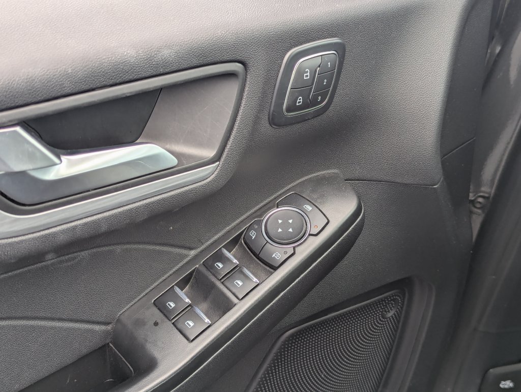 Used 2025 Ford Escape Platinum AWD/4WD image 31