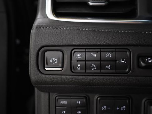 Used 2023 GMC Yukon Denali w/ Advanced Technology Package AWD/4WD image 29