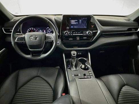 Used 2023 Toyota Highlander XSE FWD image 28