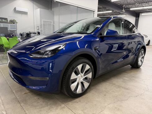 Used 2024 Tesla Model Y Long Range AWD/4WD image 1
