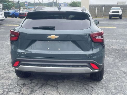 Used 2025 Chevrolet Trax LT FWD image 4