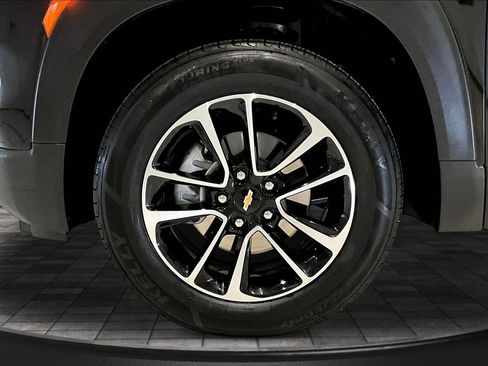Used 2025 Chevrolet TrailBlazer LT AWD/4WD image 34