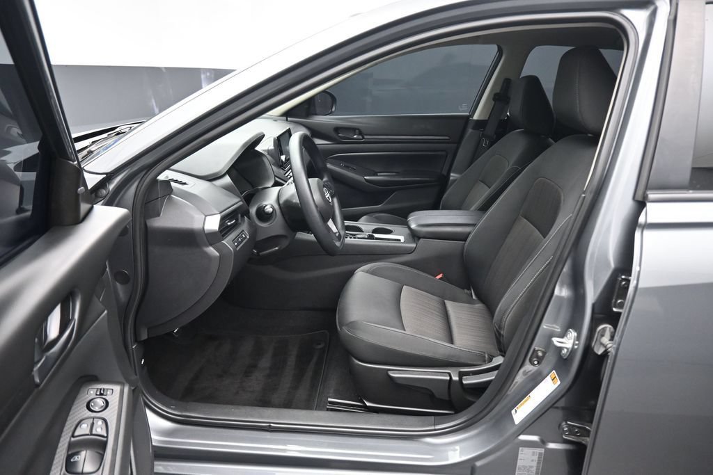 Used 2024 Nissan Altima 2.5 S FWD image 11