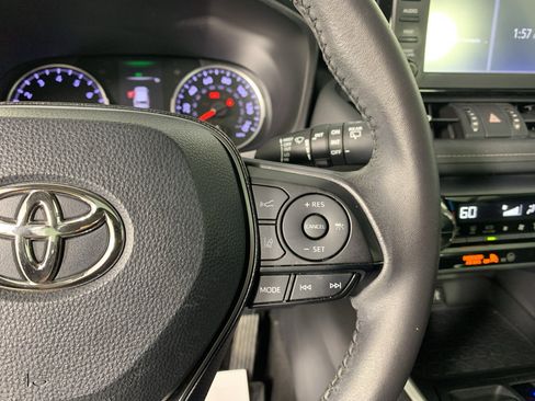 Used 2019 Toyota RAV4 XLE Premium FWD image 21