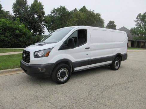 Used 2018 Ford Transit 250 130 Low Roof RWD image 2
