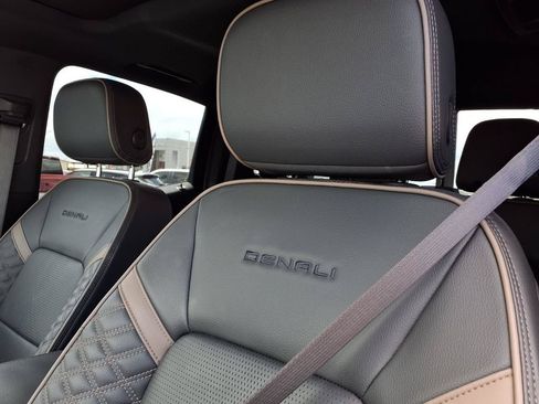 Used 2024 GMC Canyon Denali AWD/4WD image 17