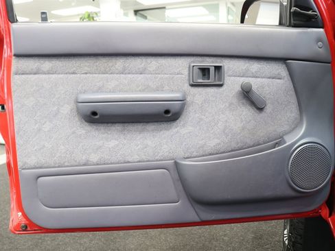 Used 2000 Toyota Tacoma 4x4 Regular Cab image 68