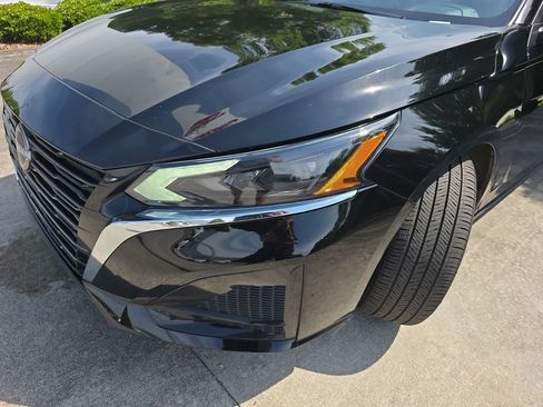 Used 2025 Nissan Altima 2.5 SV FWD image 11