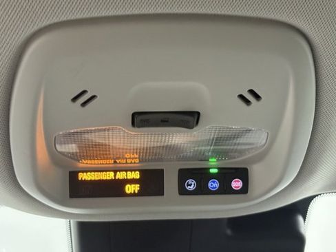 Used 2025 Chevrolet Trax LT image 28