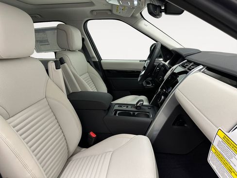 New 2026 Land Rover Discovery S AWD/4WD image 15