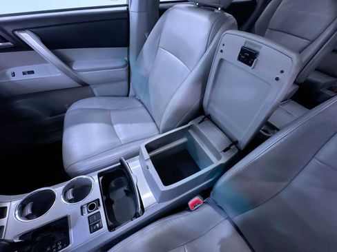Used 2013 Toyota Highlander SE image 27