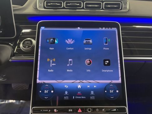 Used 2023 Mercedes-Benz S 580 4MATIC Sedan w/ 3D Technology Package image 18