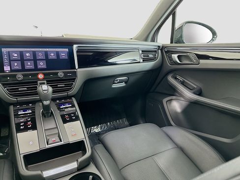 Used 2025 Porsche Macan image 26
