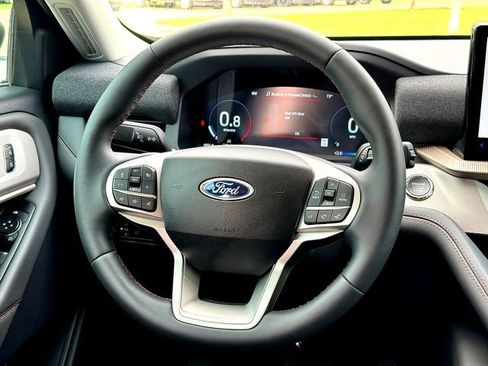 Used 2025 Ford Explorer Active RWD image 26