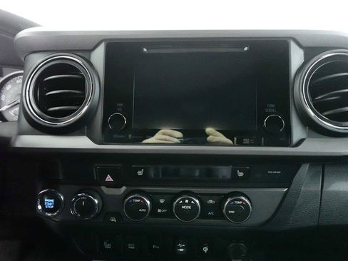 Used 2019 Toyota Tacoma TRD Sport w/ Technology Package image 22