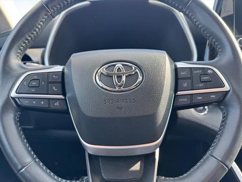 Used 2023 Toyota Highlander XLE image 18