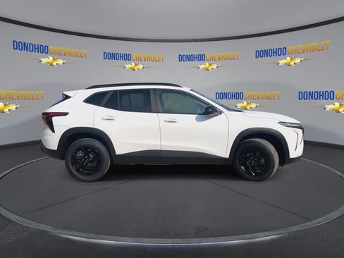 New 2026 Chevrolet Trax LT w/ Midnight Edition FWD image 9