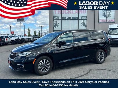 Used 2024 Chrysler Pacifica Limited