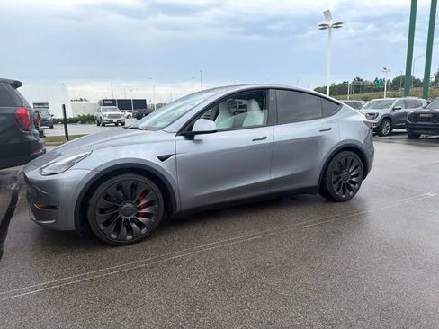 Used 2025 Tesla Model Y Performance AWD/4WD image 2