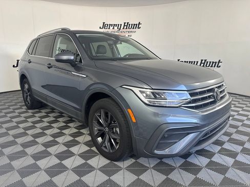 Used 2023 Volkswagen Tiguan SE w/ Panoramic Sunroof Package AWD/4WD image 6