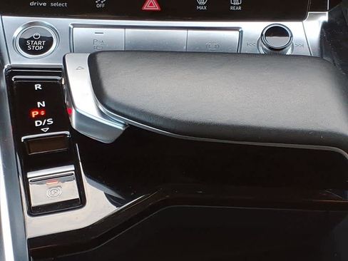 Used 2021 Audi e-tron Premium Plus w/ Premium Plus Package image 11