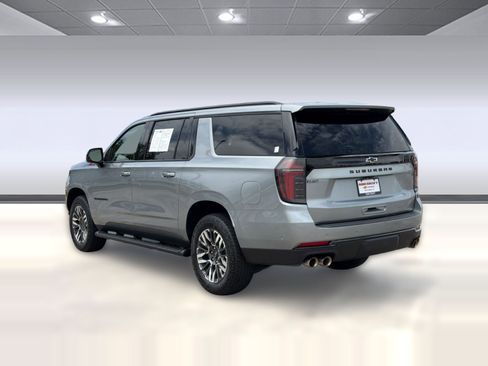 Used 2025 Chevrolet Suburban Z71 AWD/4WD image 3