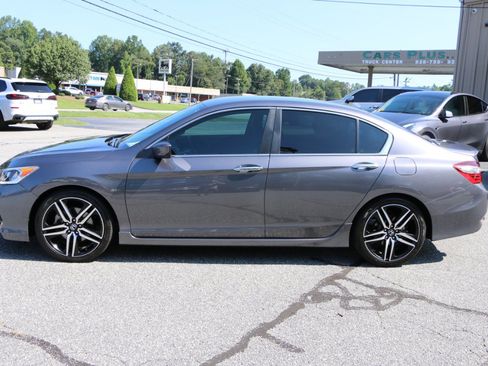Used 2017 Honda Accord Sport image 2