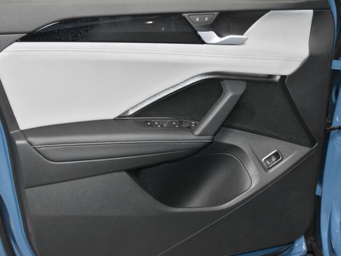 New 2026 Volkswagen Tiguan SE R-Line image 3