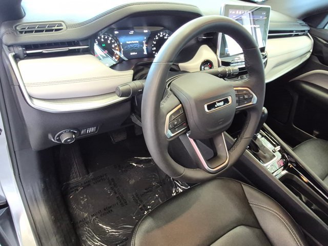 Used 2025 Jeep Compass Limited AWD/4WD image 10