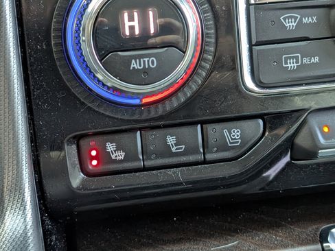 Used 2023 GMC Yukon XL Denali image 34