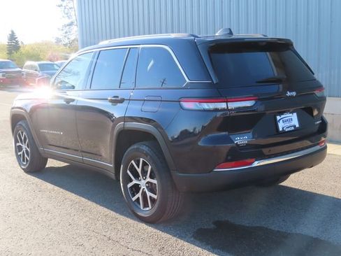 Used 2023 Jeep Grand Cherokee Limited w/ Luxury Tech Group II AWD/4WD image 10