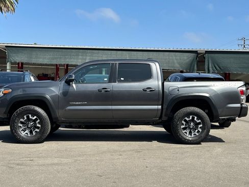 Used 2020 Toyota Tacoma TRD Off-Road w/ TRD Premium Off Road Package AWD/4WD image 7