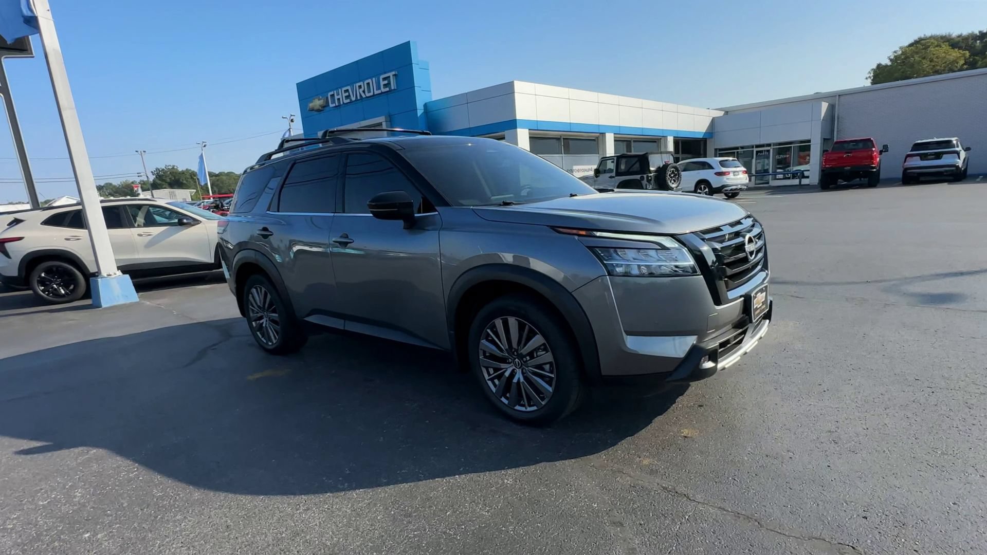 Used 2023 Nissan Pathfinder SL w/ SL Premium Package AWD/4WD image 2