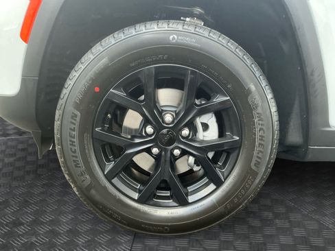 New 2025 Jeep Grand Cherokee Laredo AWD/4WD image 15