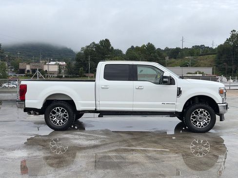 Used 2021 Ford F250 Lariat w/ Lariat Ultimate Package AWD/4WD image 2
