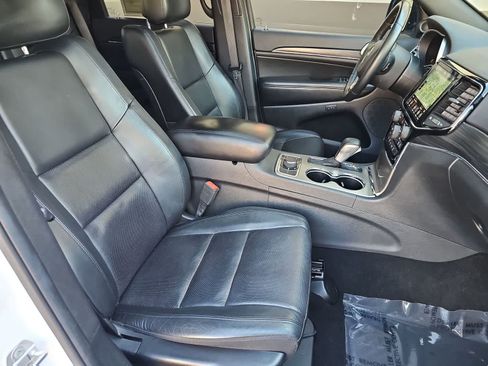 Used 2019 Jeep Grand Cherokee Limited w/ Luxury Group II AWD/4WD image 18