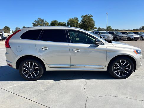 Used 2017 Volvo XC60 T6 Dynamic w/ Preferred Option Package image 3
