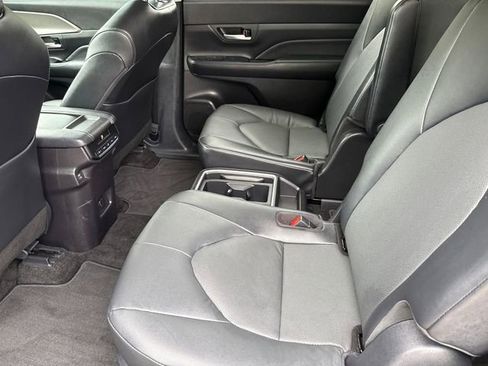 Used 2025 Toyota Grand Highlander AWD image 19