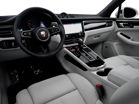 Used 2025 Porsche Macan AWD/4WD image 29